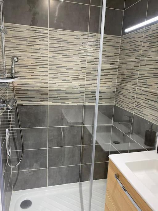 Appart & Fleurinoise Balcon Ascenseur Climatisation Fleurieux-sur-l'Arbresle Ngoại thất bức ảnh